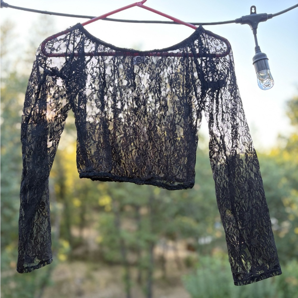 $5 👚 Black Lace Long Sleeve Crop Top